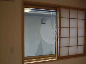 富里市の複層ペアガラス割れ