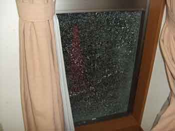 南流山強化ガラス割れ