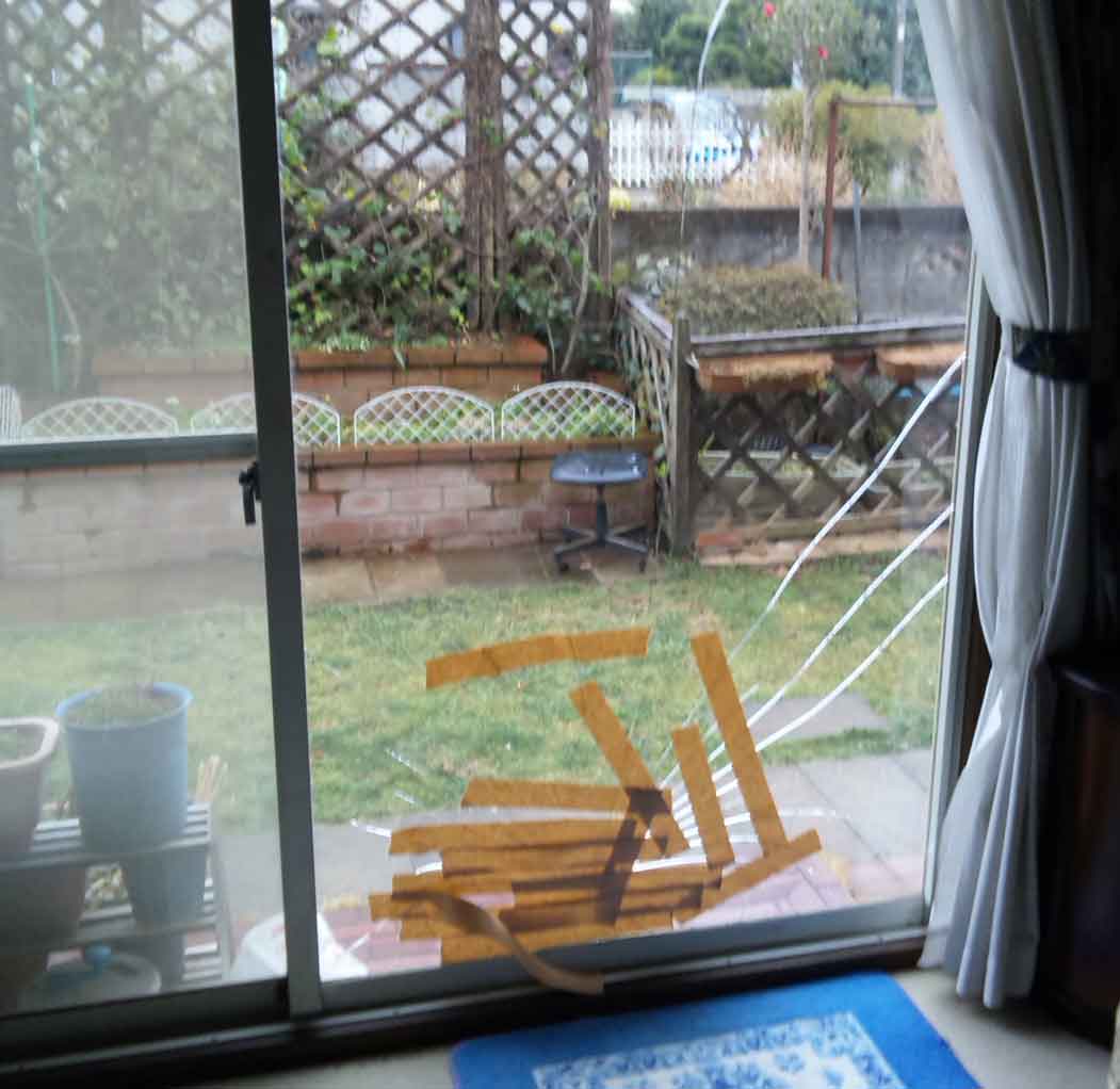 千葉市中央区のガラス割れ