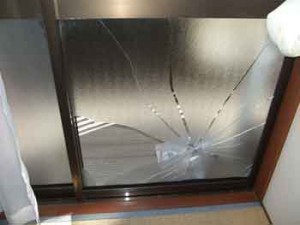 杉並区のガラス割れ