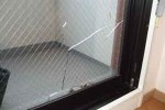 網入りガラスの熱割れ