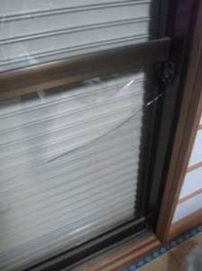 船橋市の割れた窓ガラス