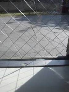 ＦＩＸ窓のひび割れ