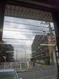 浦安市の線入りガラス破損