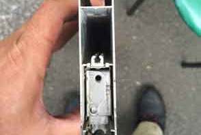 習志野市の引戸の壊れた戸車