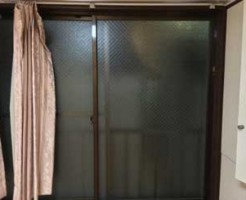 鎌ヶ谷市網入りくもりガラス錆割れ