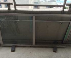 稲毛区の団地ガラス割れ