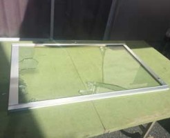 千葉市稲毛区の硝子割れ