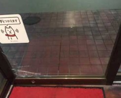 成田市の自動ドアガラス割れ
