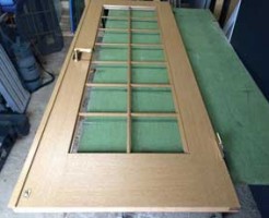 四街道市のリビングドアガラス割れ