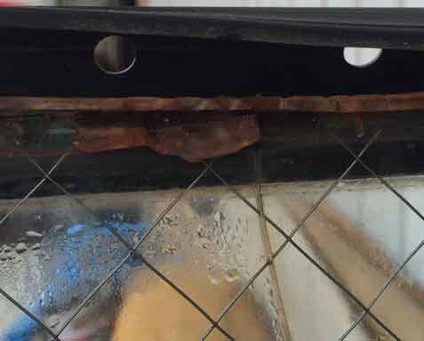 網入り複層ペアガラスの錆割れ