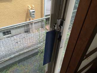 空き巣に破られたガラス