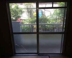 葛飾区の網入りくもりガラス修理交換前
