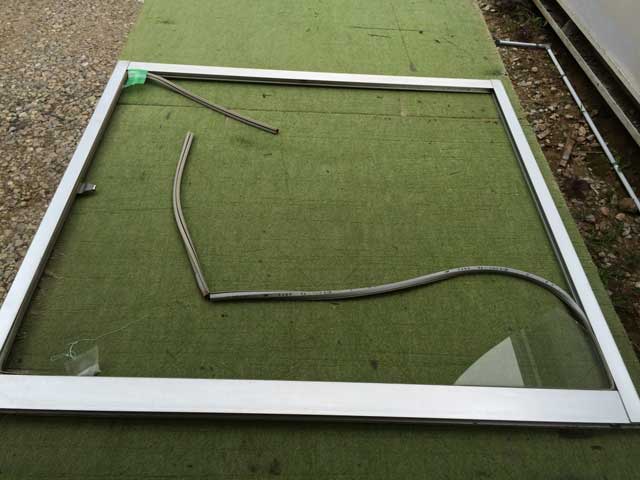 富里市のガラス修理・交換作業前