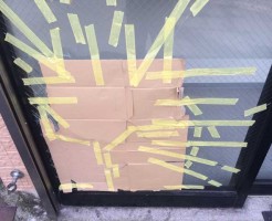 稲毛区の網入りガラス修理前