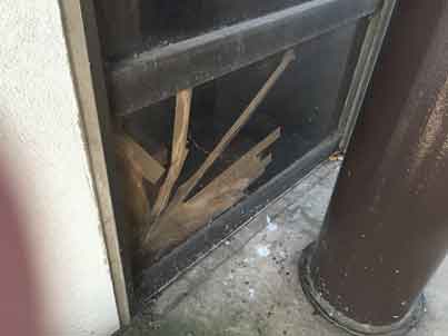 倉庫のガラス割れ