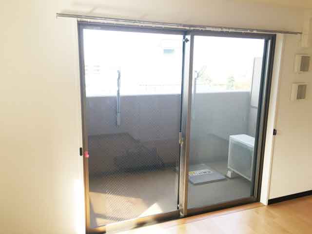 透明網入りガラス修理・交換後