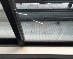 網入りガラス修理前