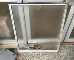 型板ガラス修理交換前