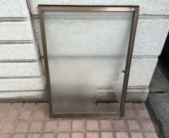 型板ガラス割れ修理前