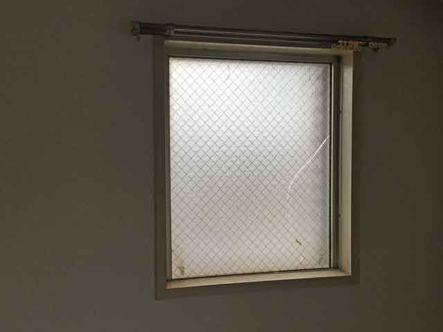 網入りくもりガラスさび割れ