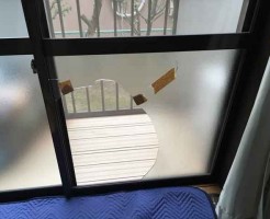 大和田新田ガラス修理交換前