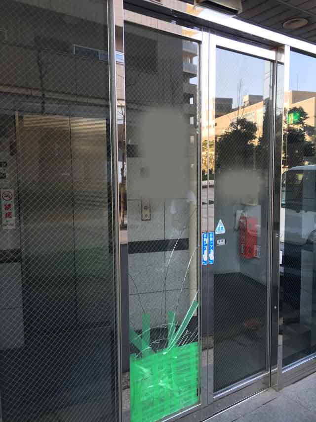 網入りガラスいたずら被害