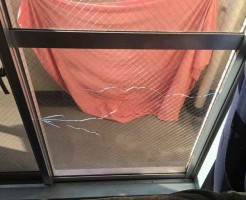 中央区松波のガラス修理前