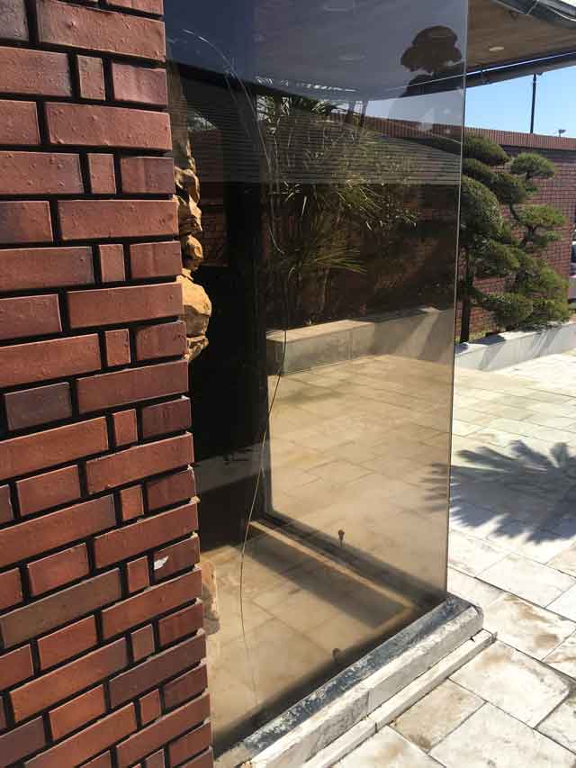 ブロンズガラスひび割れ