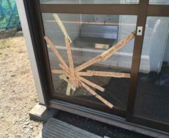 精米所のガラス修理前