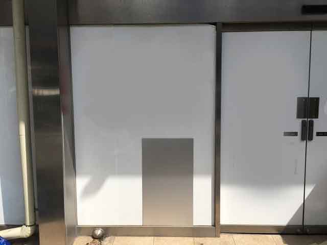ショーウインドーガラス割れ