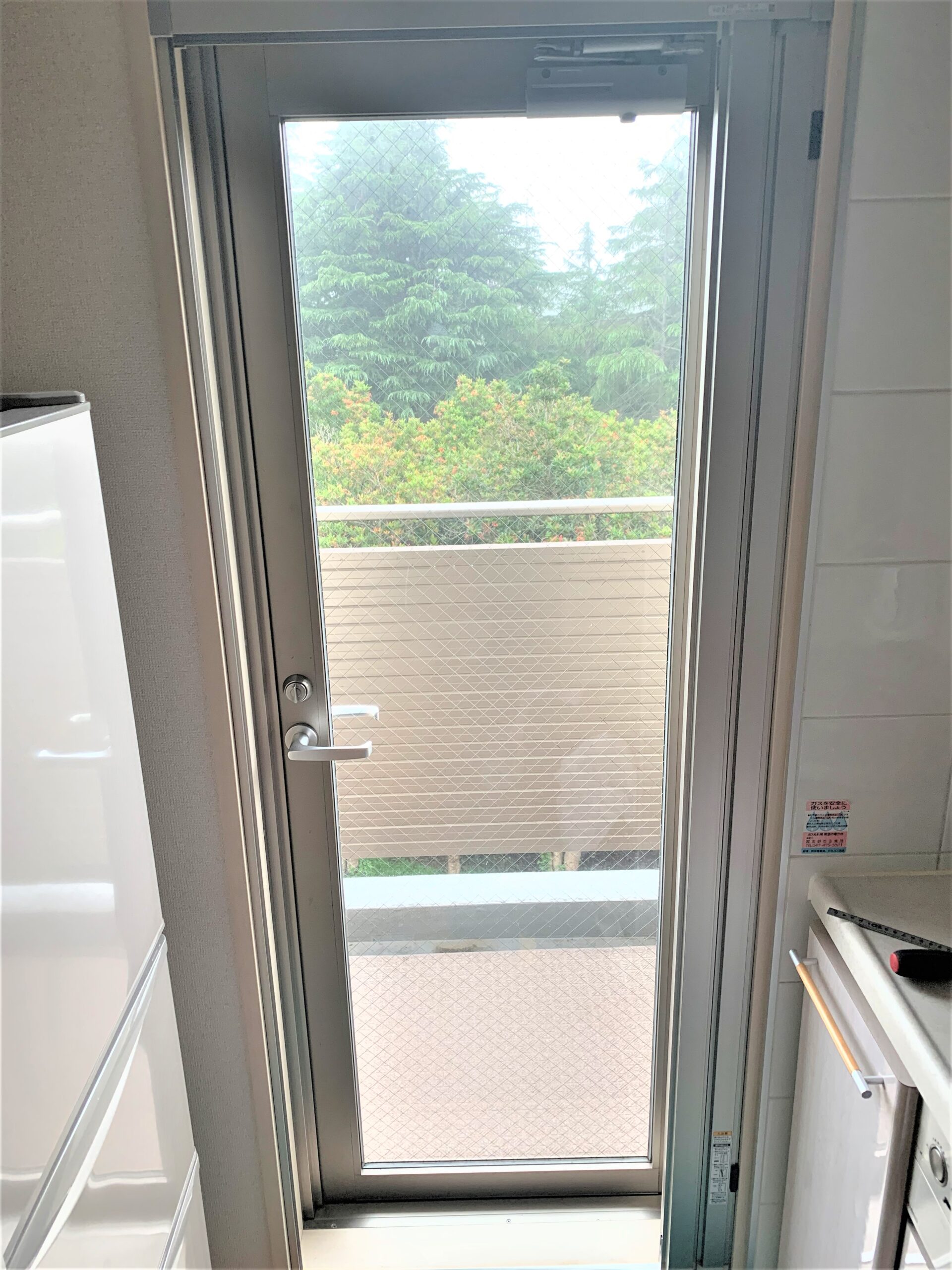 ロール式網戸設置後