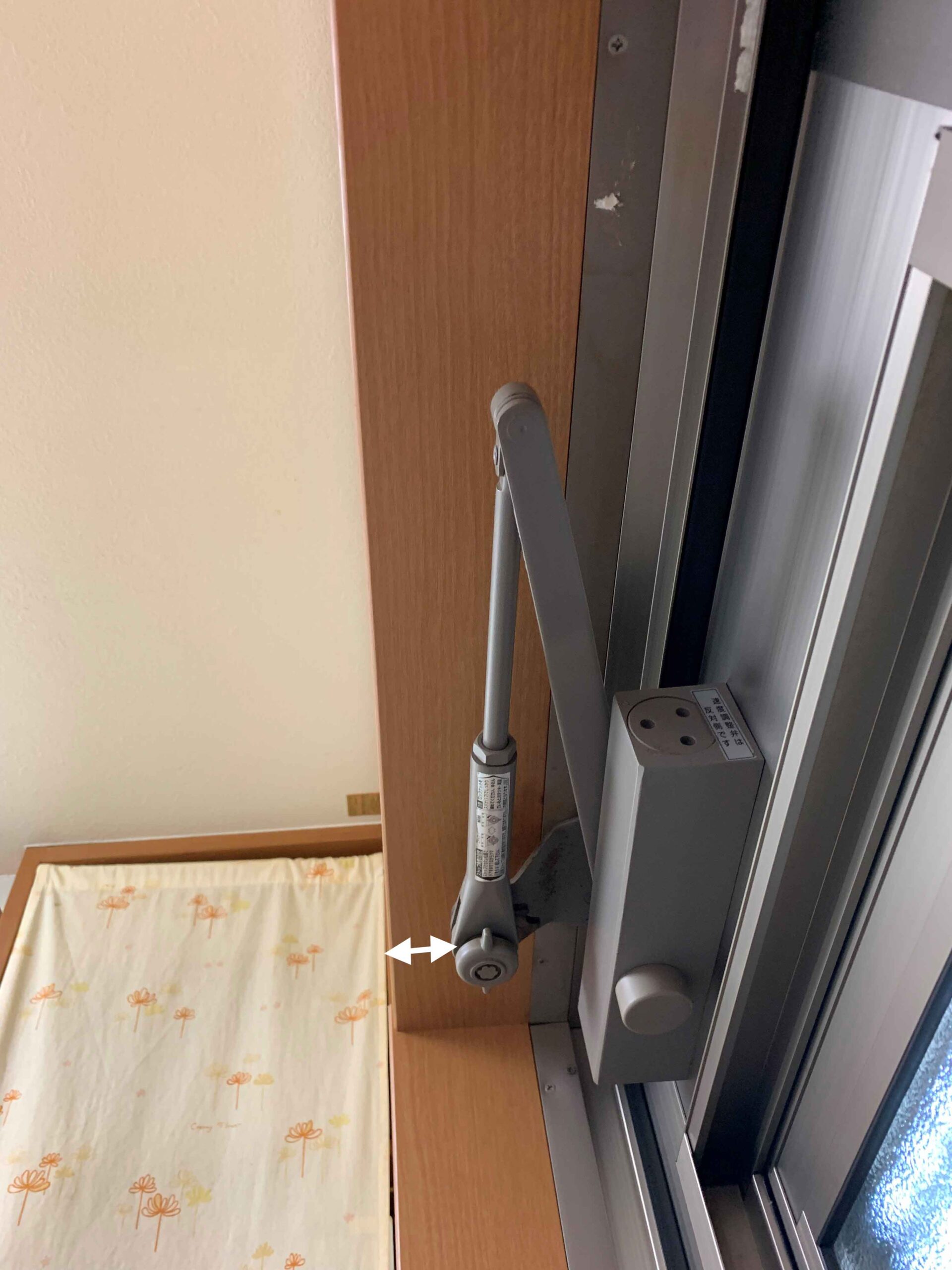 ドアクローザー奥行