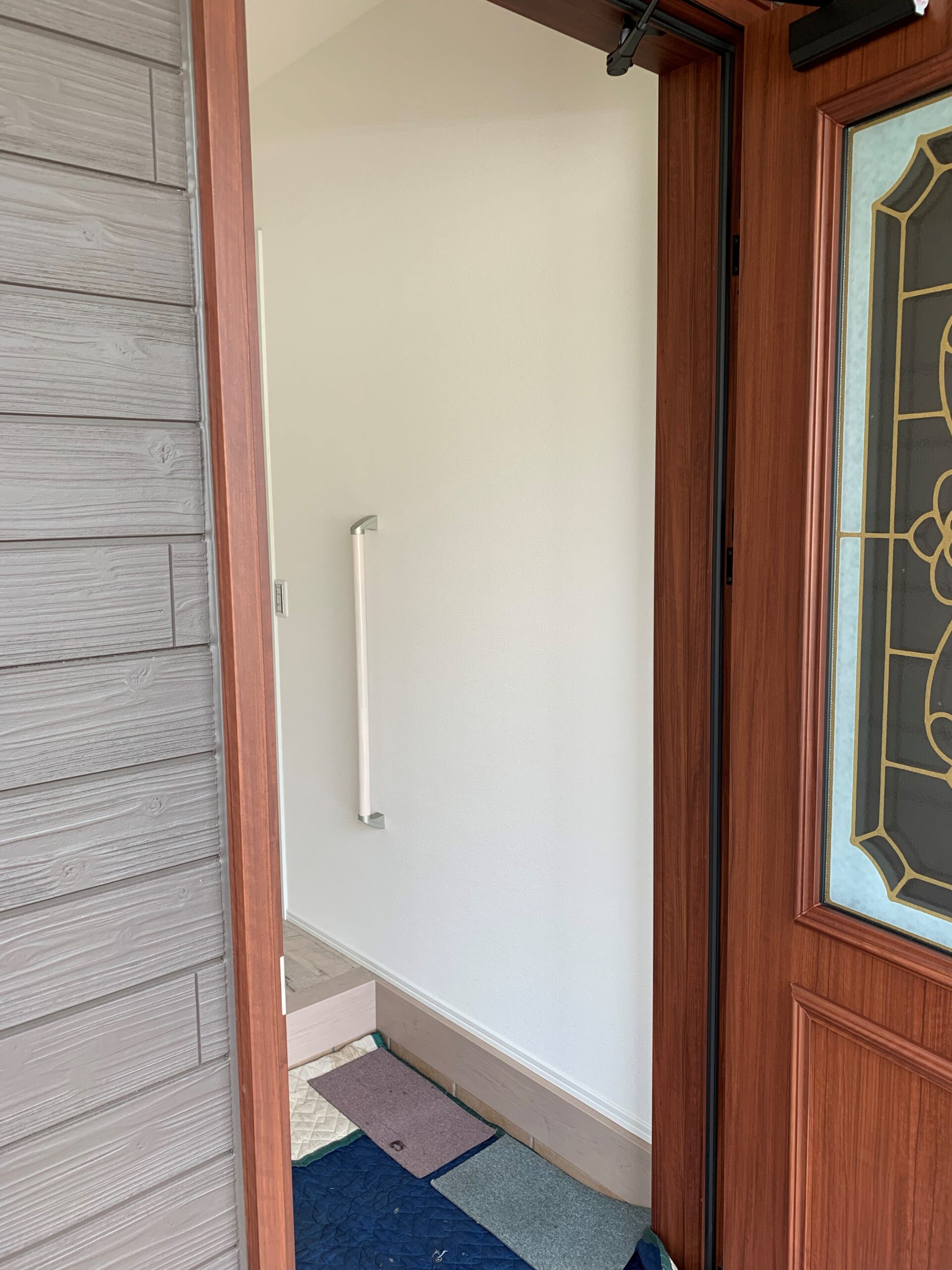 玄関姿見施工前