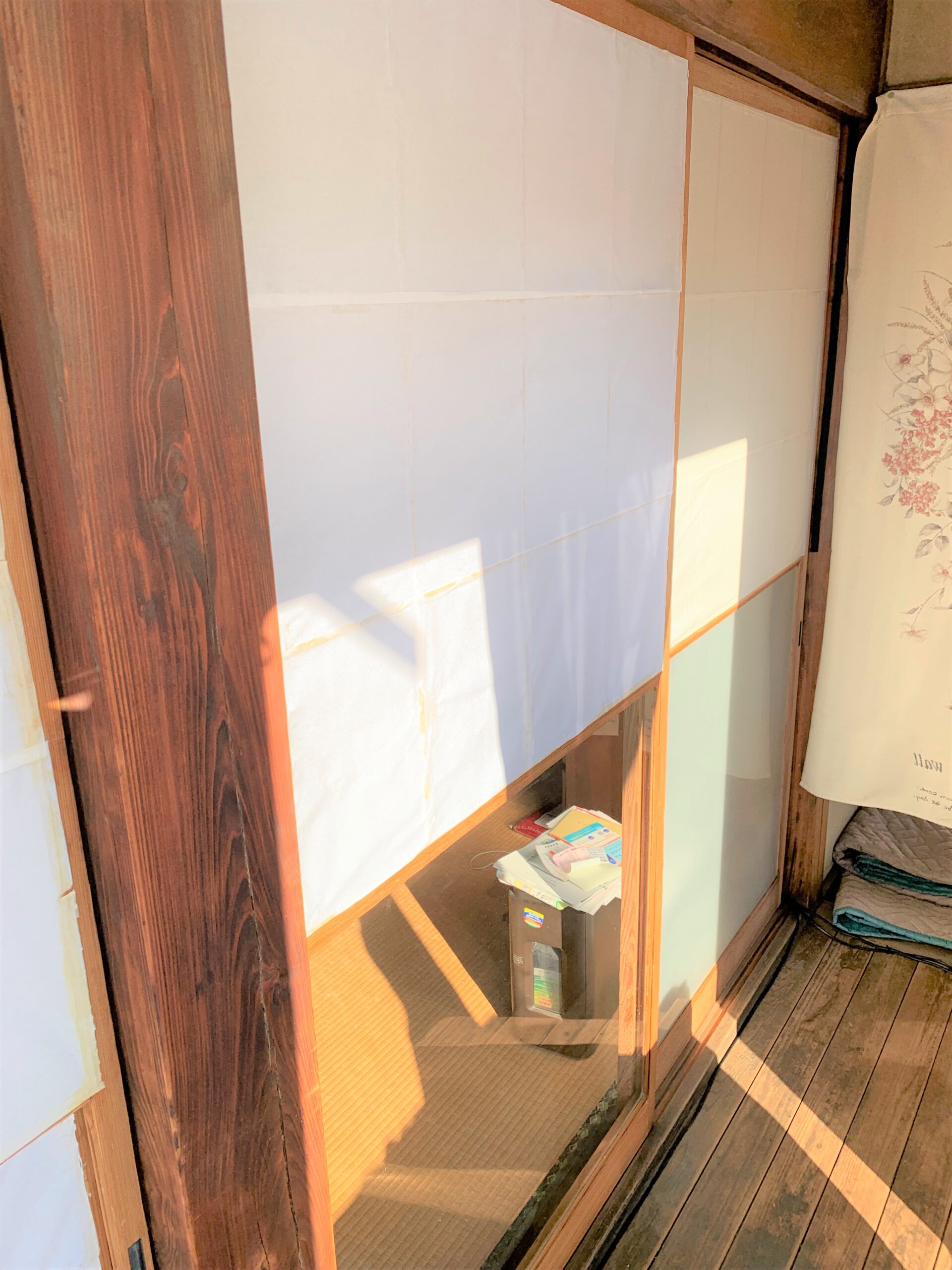 劣化した雪見障子