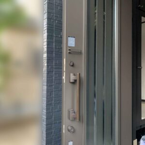 LIXIL玄関ドアガラスの修理・交換