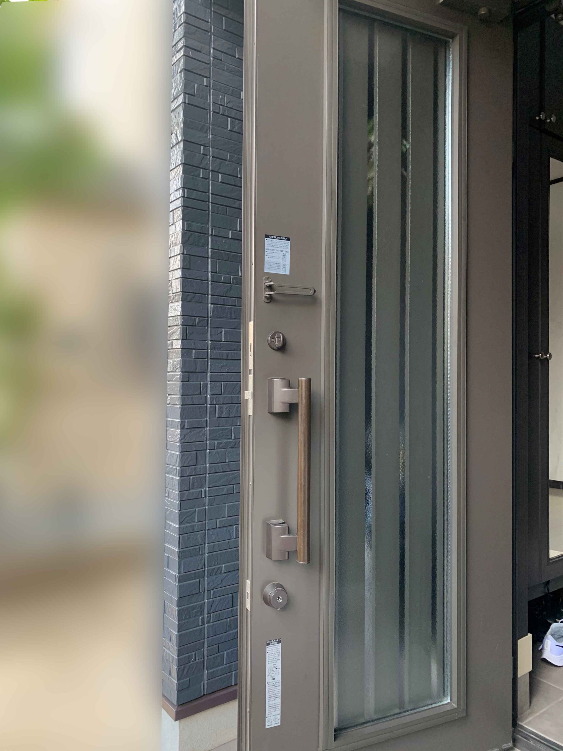 LIXIL玄関ドアガラスの修理・交換